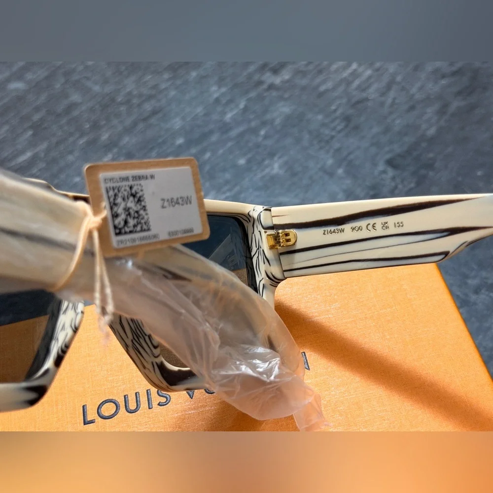 Louis Vuitton cyclone zebra Sunglasses W - Picture 4 of 5